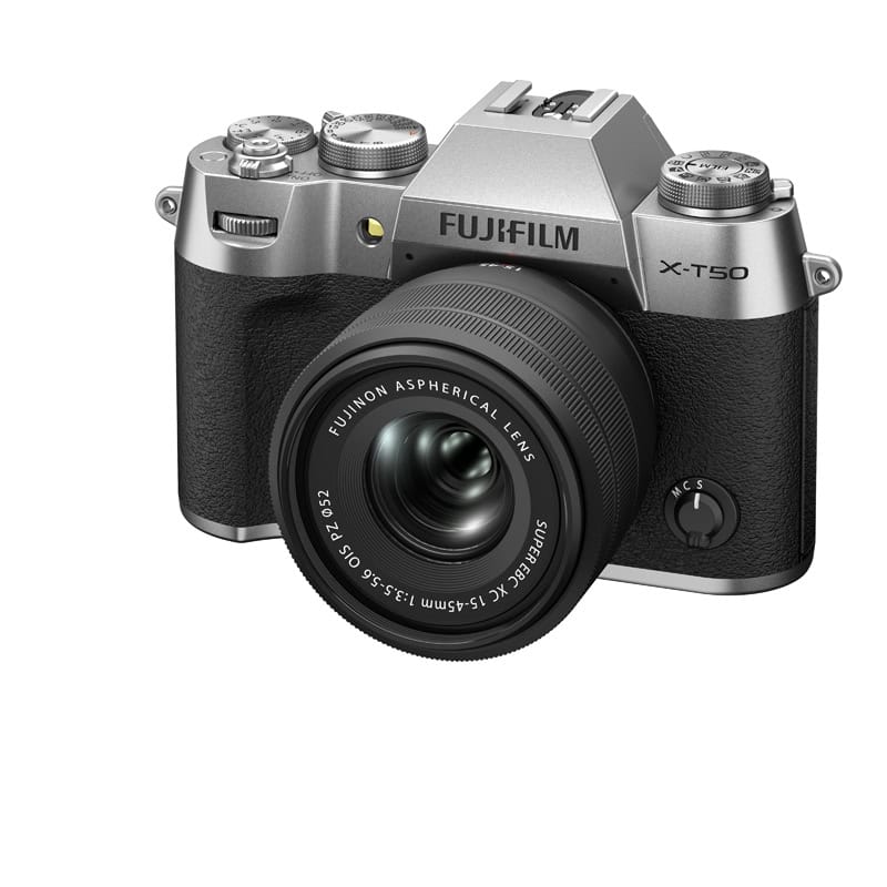 Fujifilm X-T50 Kamera mit 15-45mm Objektiv in Silber.