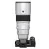 Fujinon XF500mm F5.6 R LM OIS WR Objektiv auf Kamera montiert.